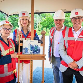 Wethouder Karin Schrederhof, demissionair minister Mona Keijzer, Jacco Maan en Gilbert Kokenberg (AM)